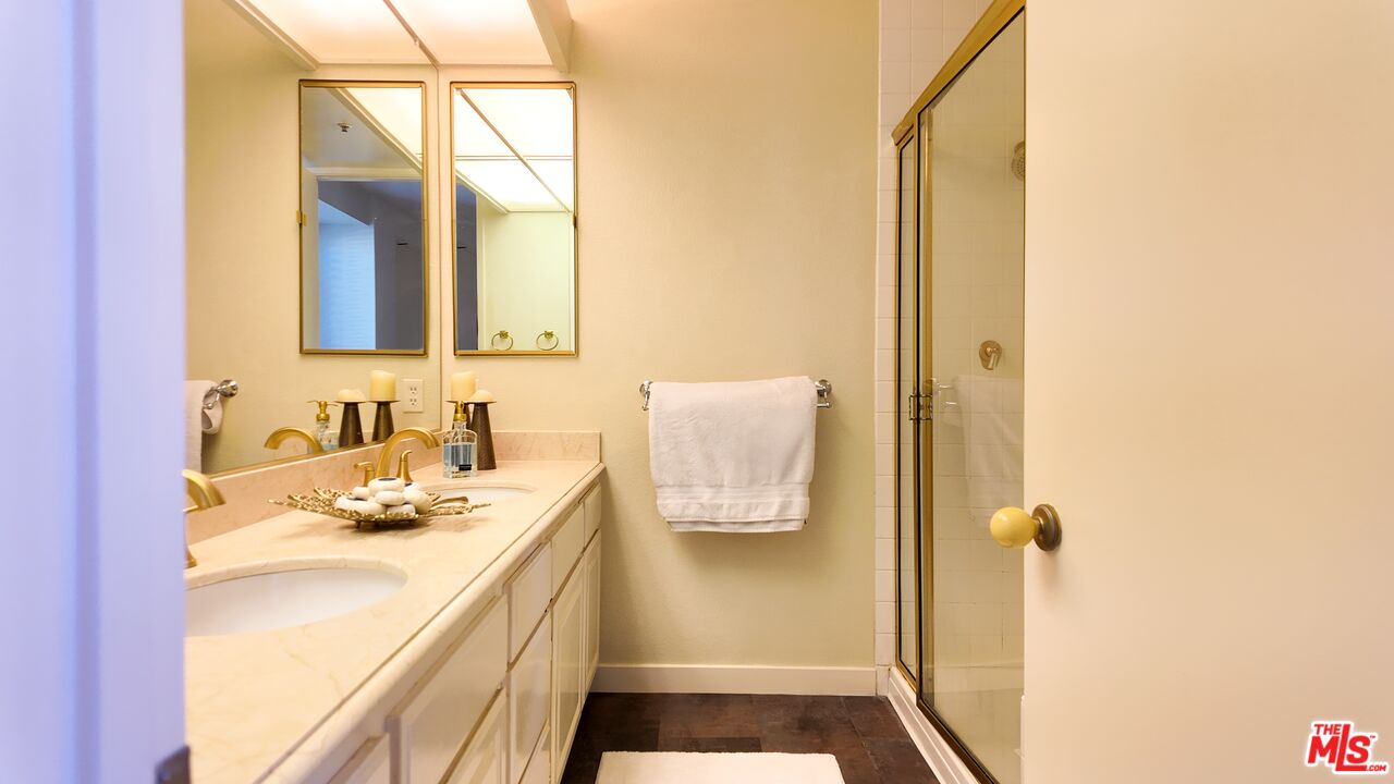 2131 Century Park Ln Unit: 301