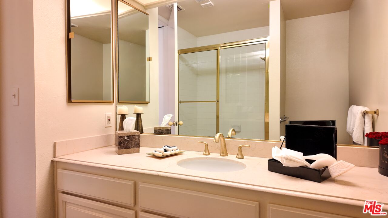 2131 Century Park Ln Unit: 301