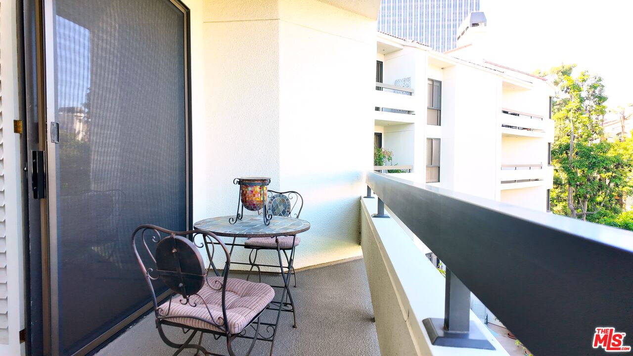 2131 Century Park Ln Unit: 301