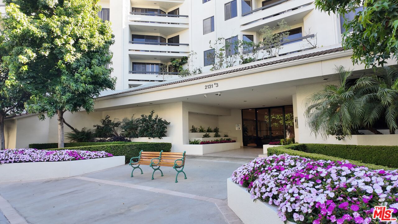 2131 Century Park Ln Unit: 301
