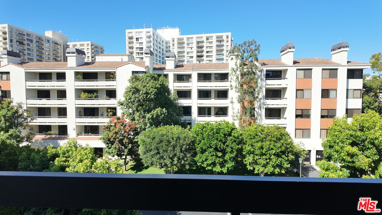 2131 Century Park Ln Unit: 301