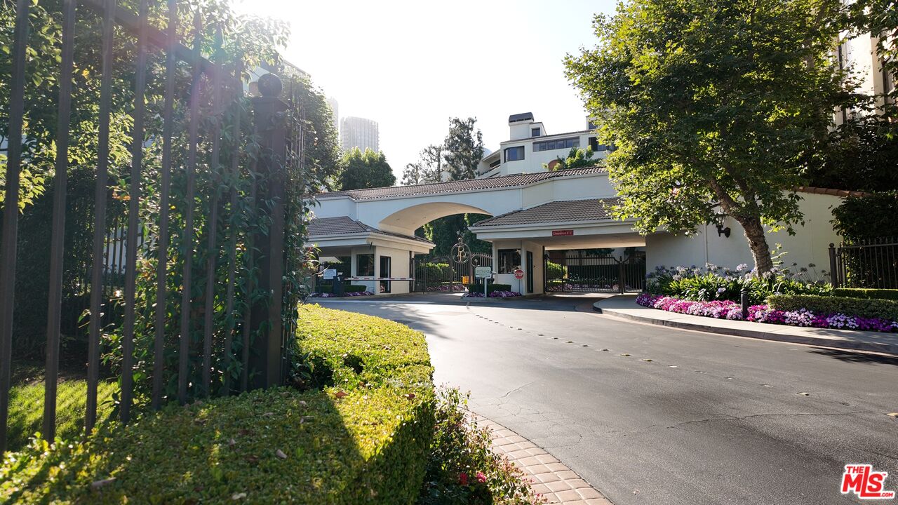 2131 Century Park Ln Unit: 301