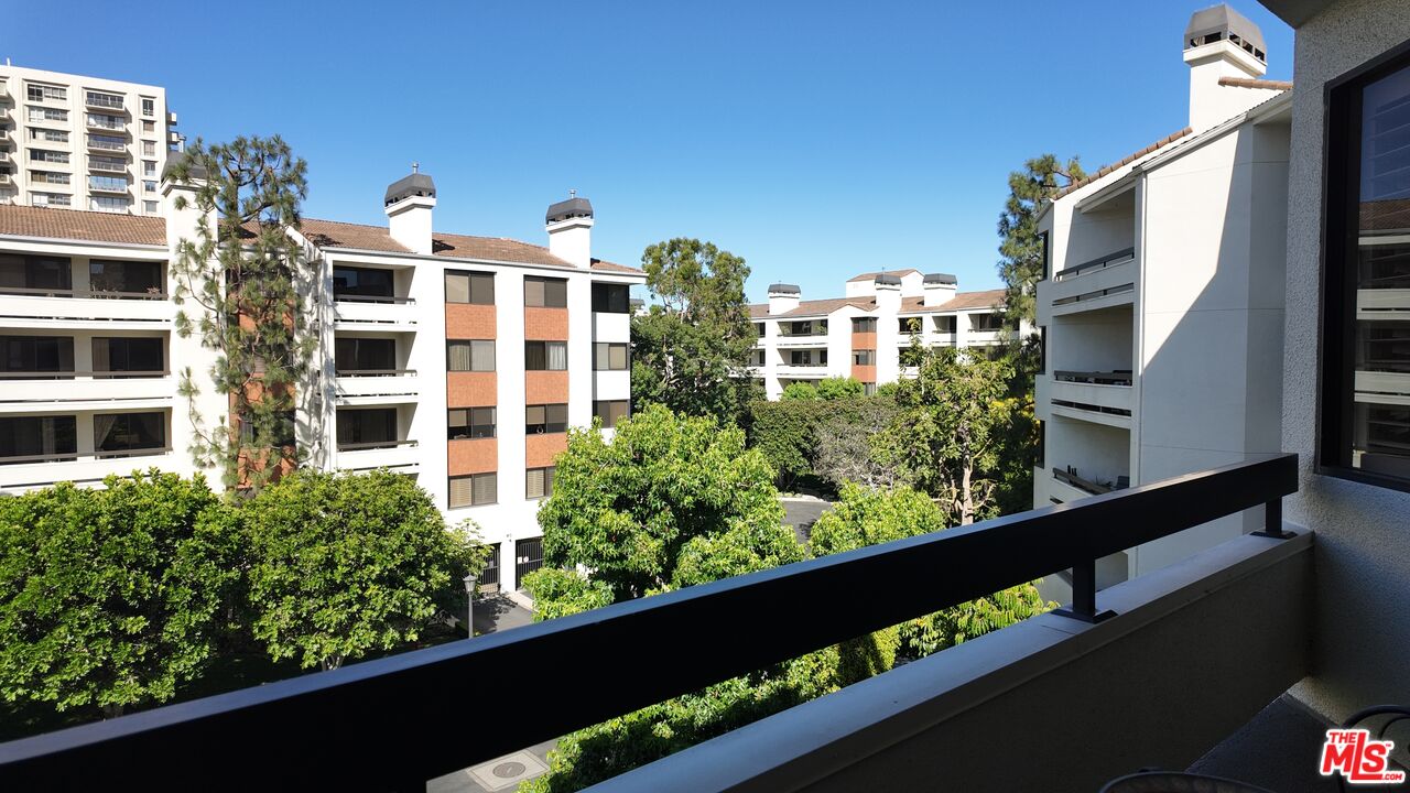 2131 Century Park Ln Unit: 301