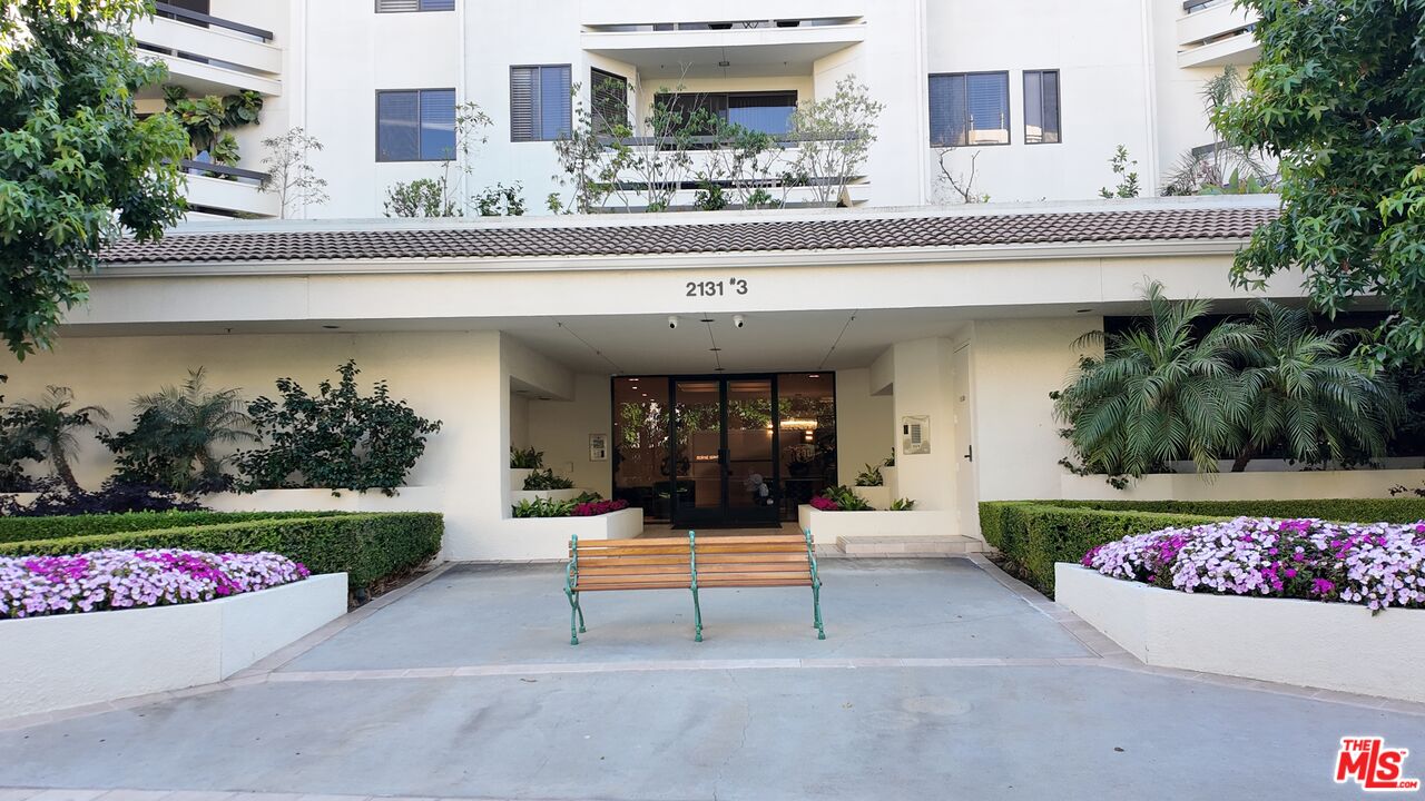 2131 Century Park Ln Unit: 301