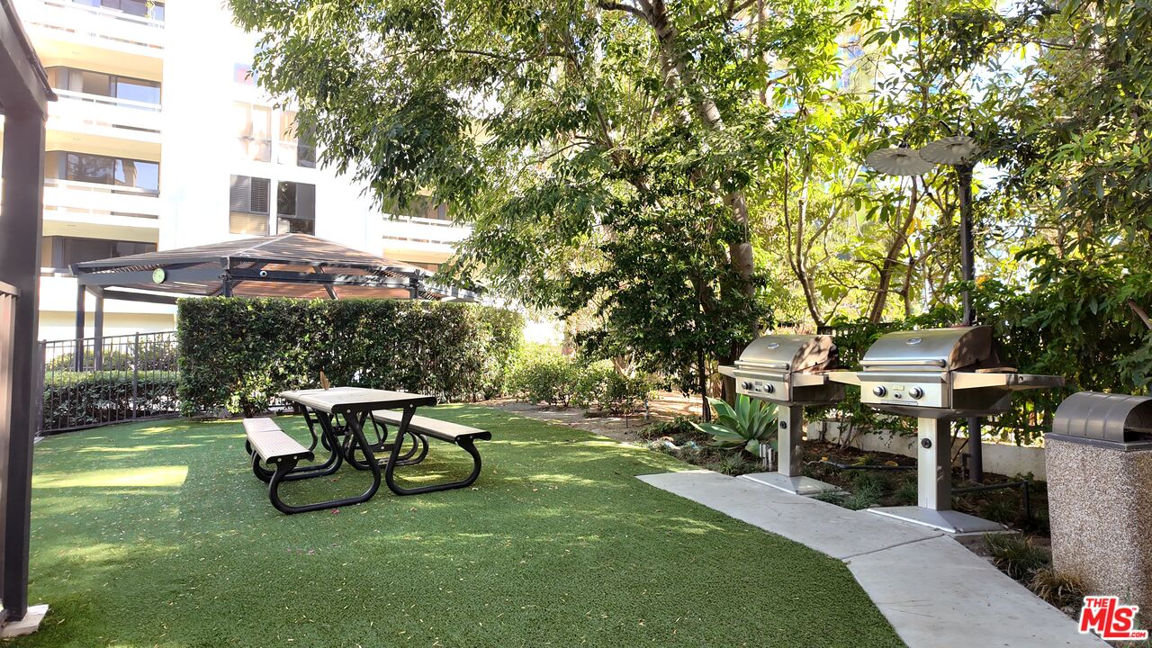 2131 Century Park Ln Unit: 301
