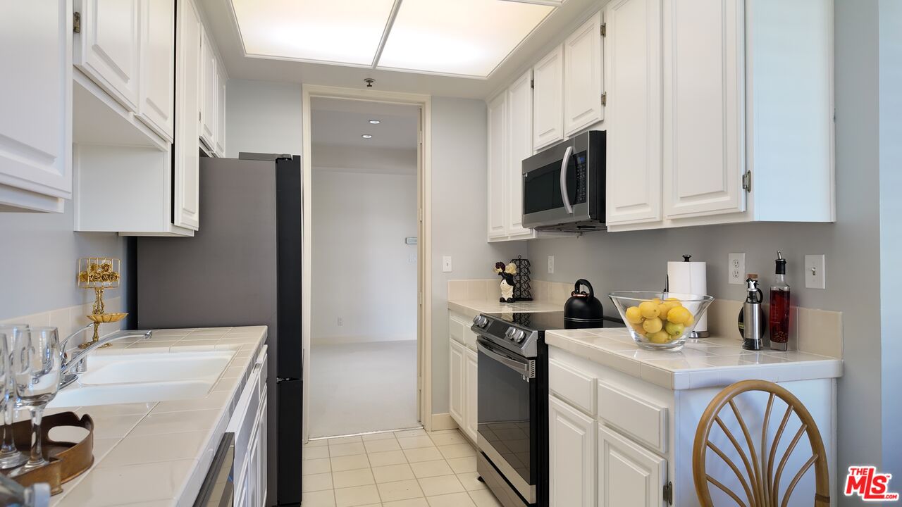 2131 Century Park Ln Unit: 301