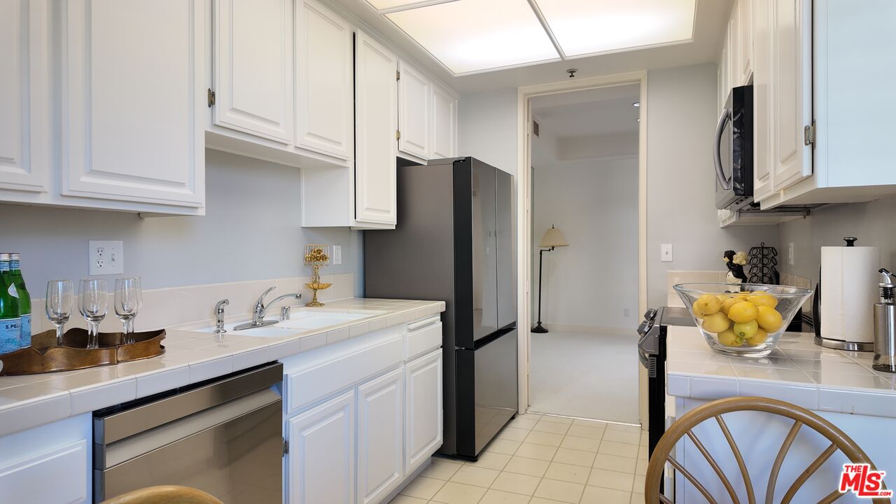 2131 Century Park Ln Unit: 301