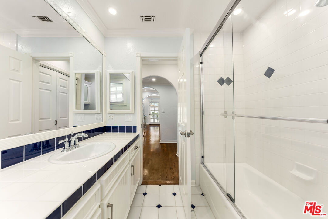 1118 S Cardiff Ave Unit: 2