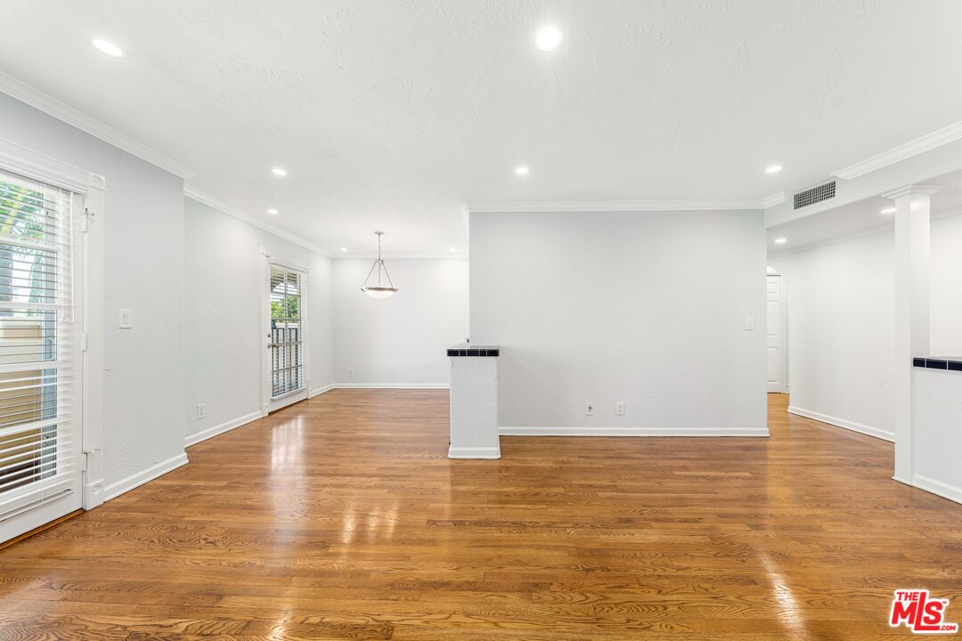 1118 S Cardiff Ave Unit: 2