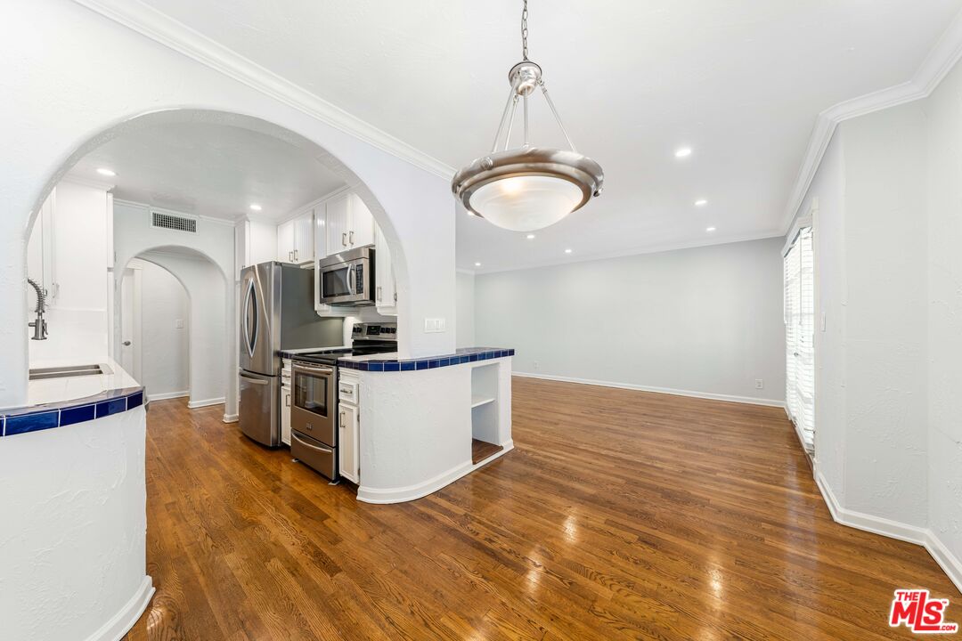 1118 S Cardiff Ave Unit: 2