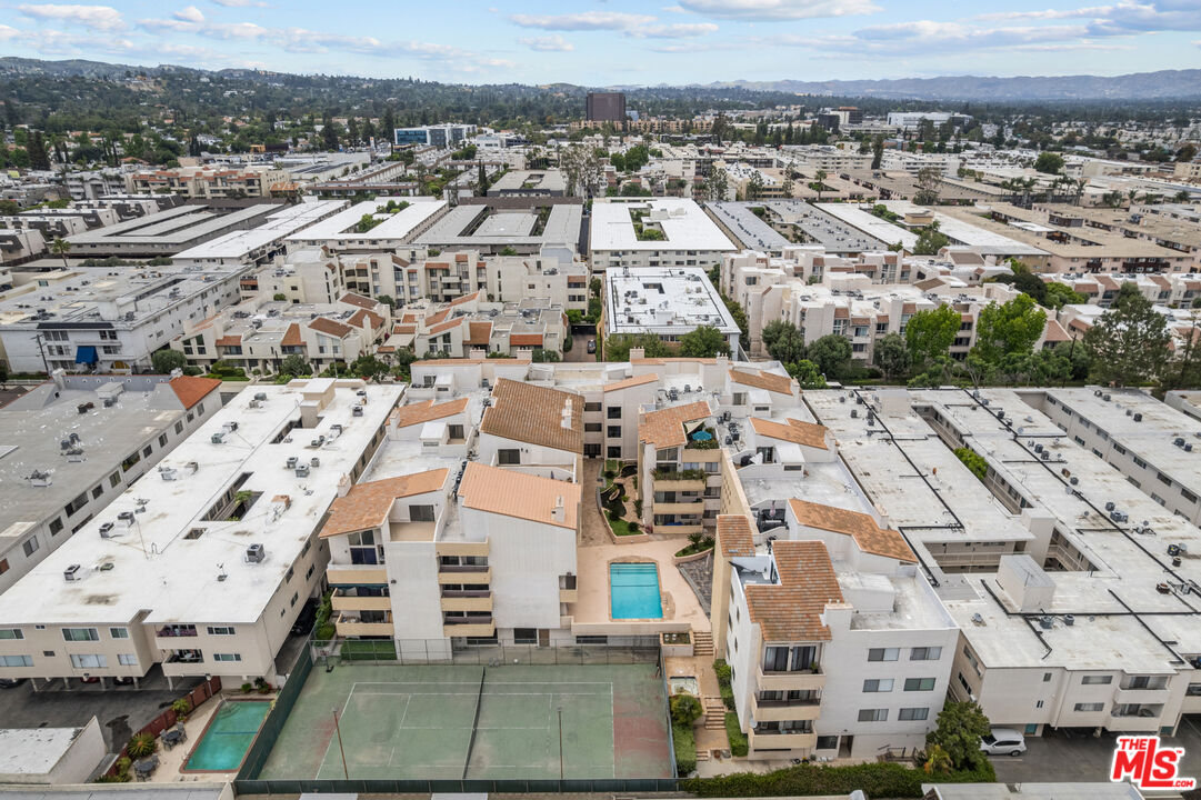 5310 Zelzah Ave Unit: 302