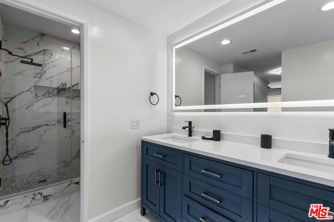 5310 Zelzah Ave Unit: 302
