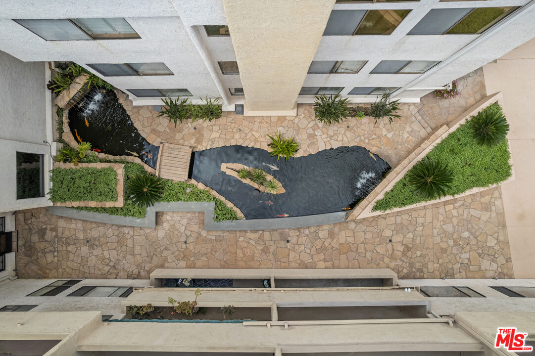 5310 Zelzah Ave Unit: 302