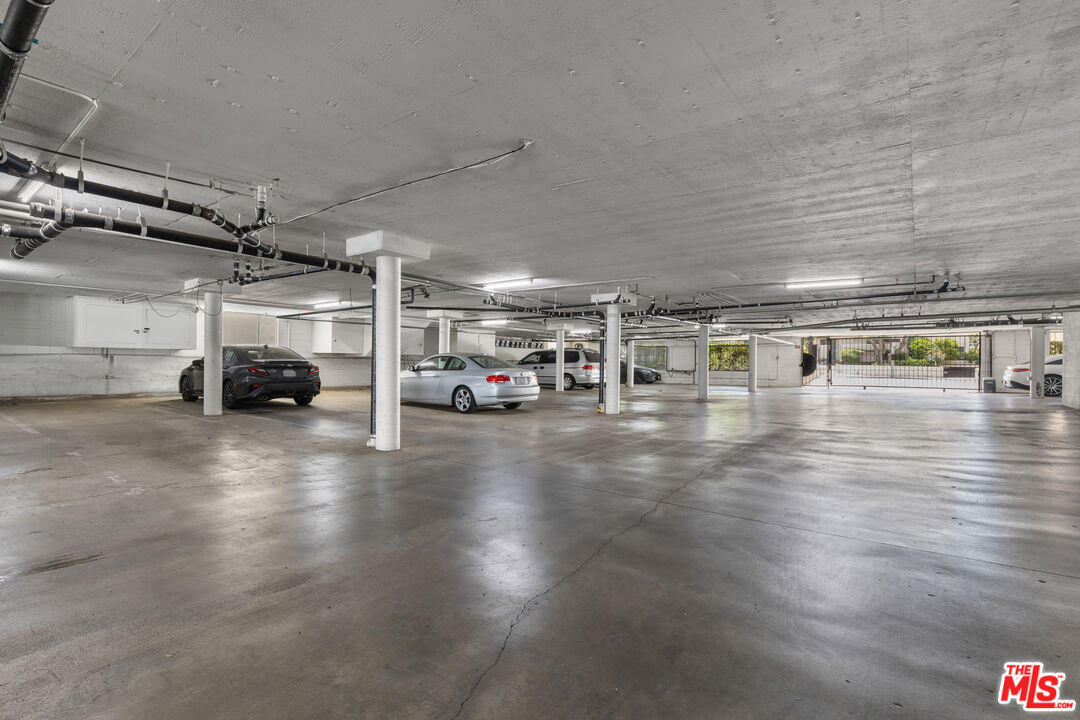 5310 Zelzah Ave Unit: 302