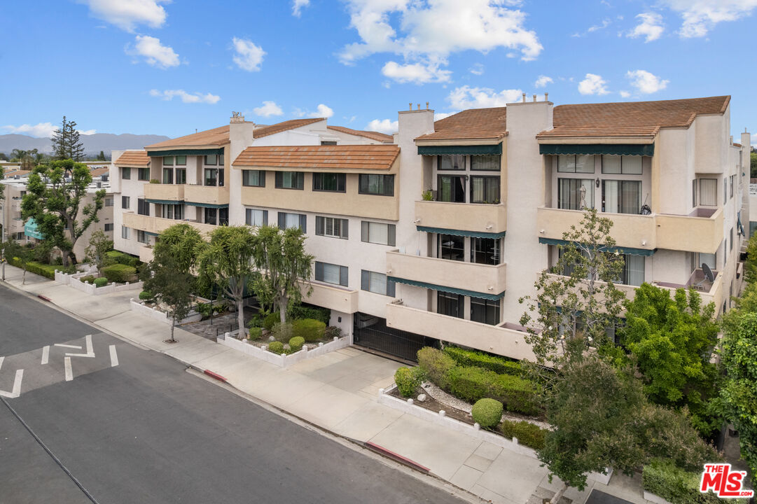 5310 Zelzah Ave Unit: 302