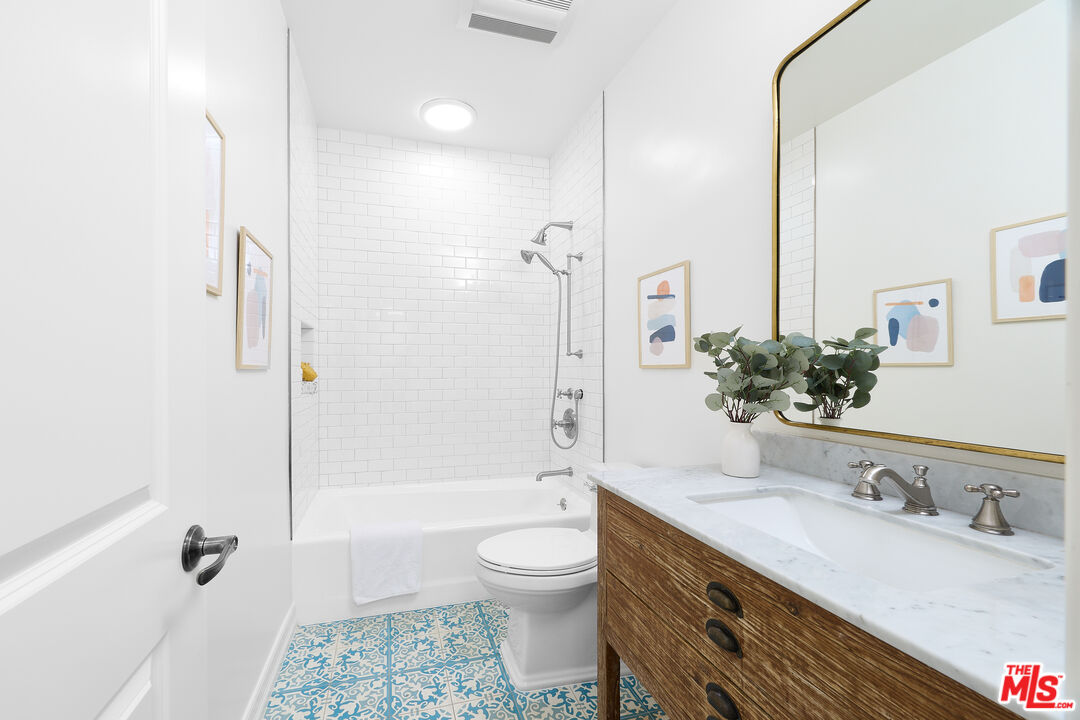 713 9th St Unit: 3