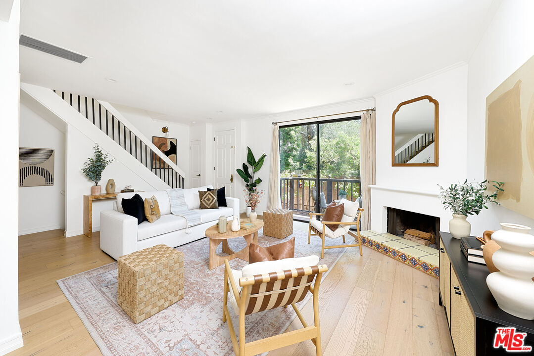 713 9th St Unit: 3