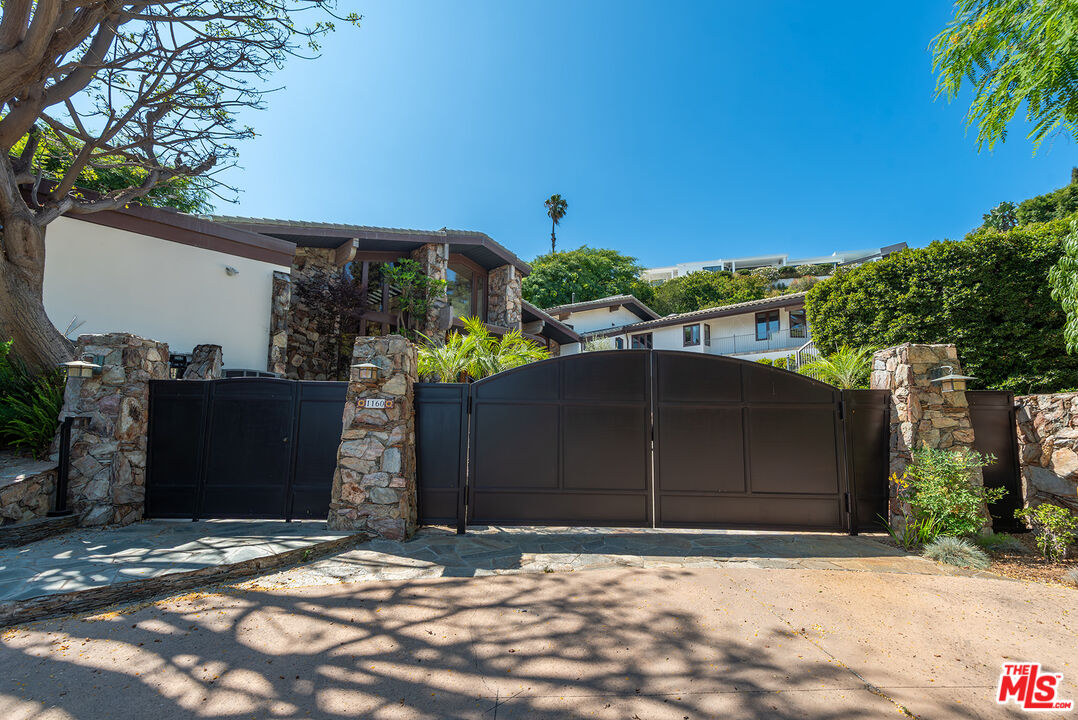 1160 Shadow Hill Way
