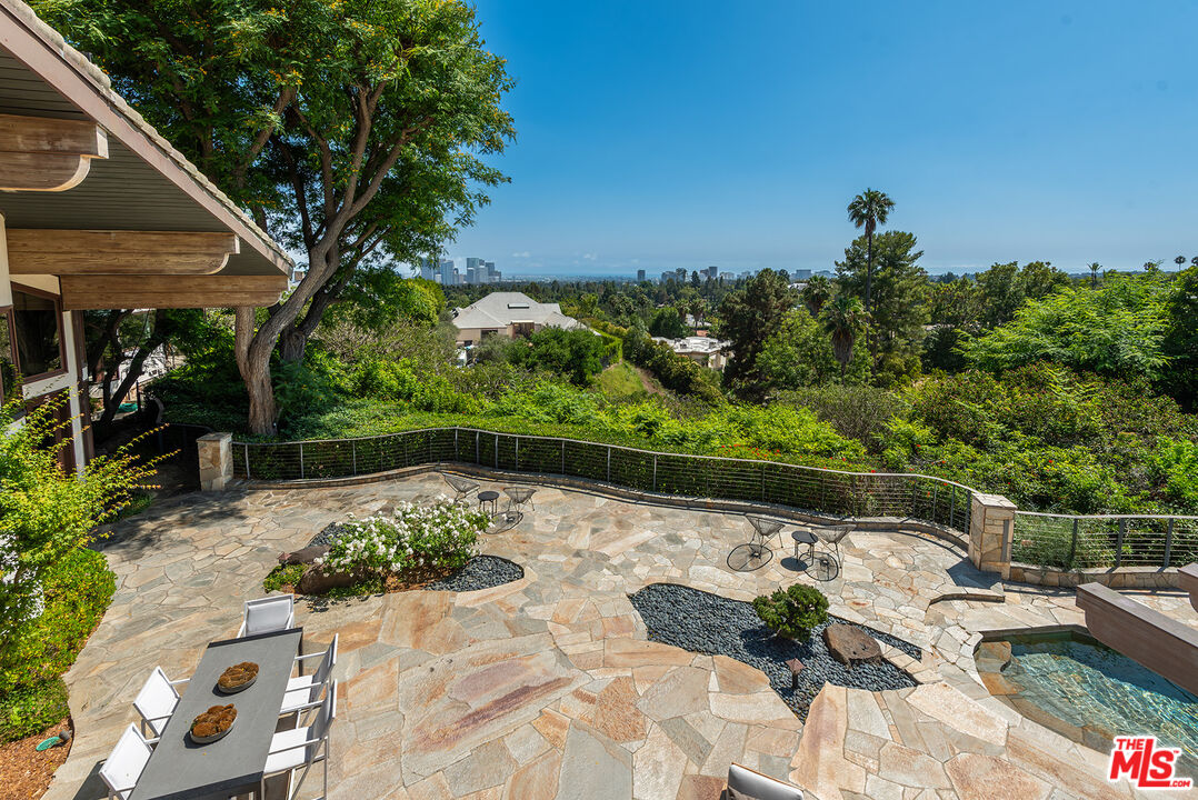 1160 Shadow Hill Way
