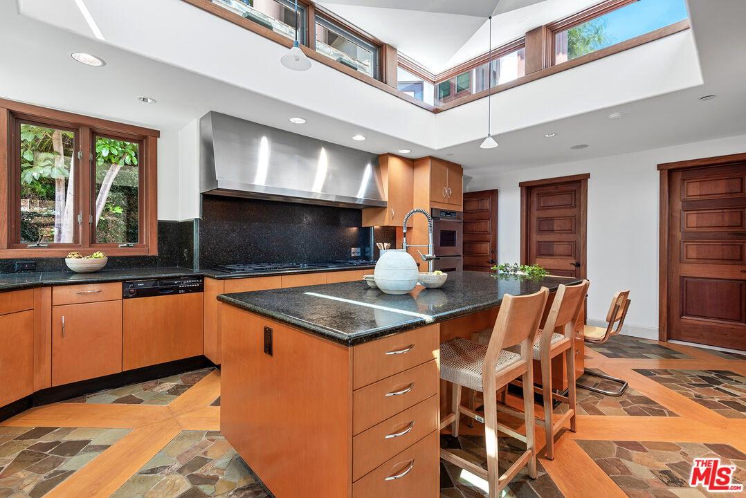 1160 Shadow Hill Way