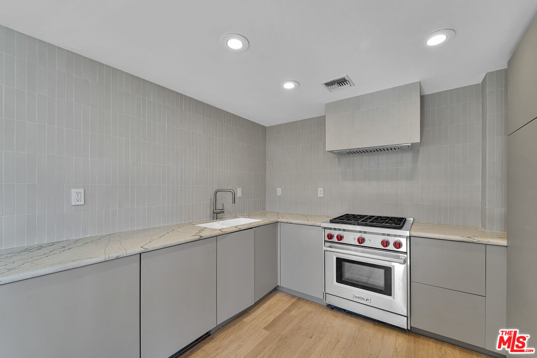 4455 Los Feliz Blvd Unit: 407