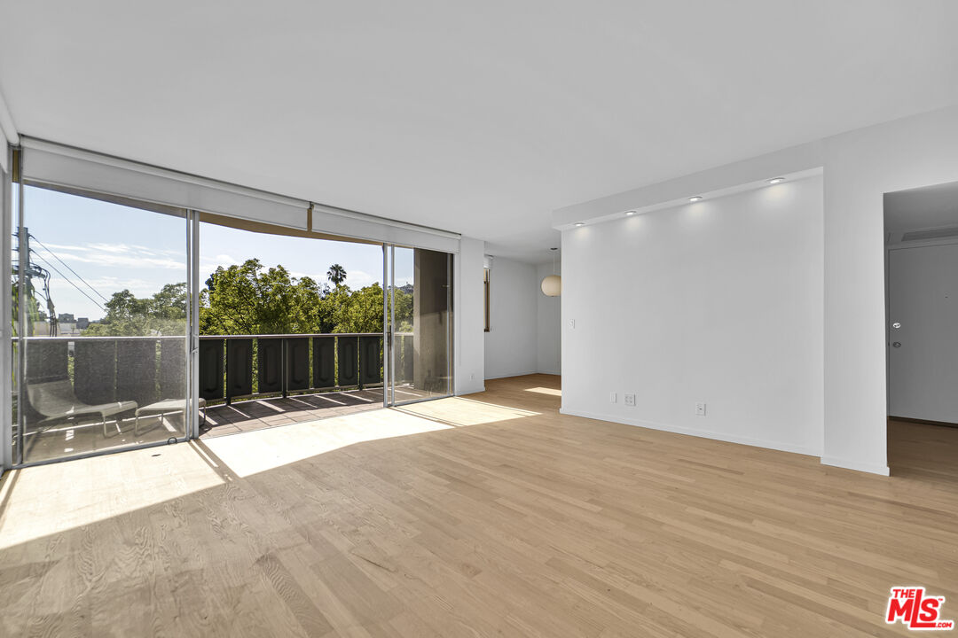 4455 Los Feliz Blvd Unit: 407