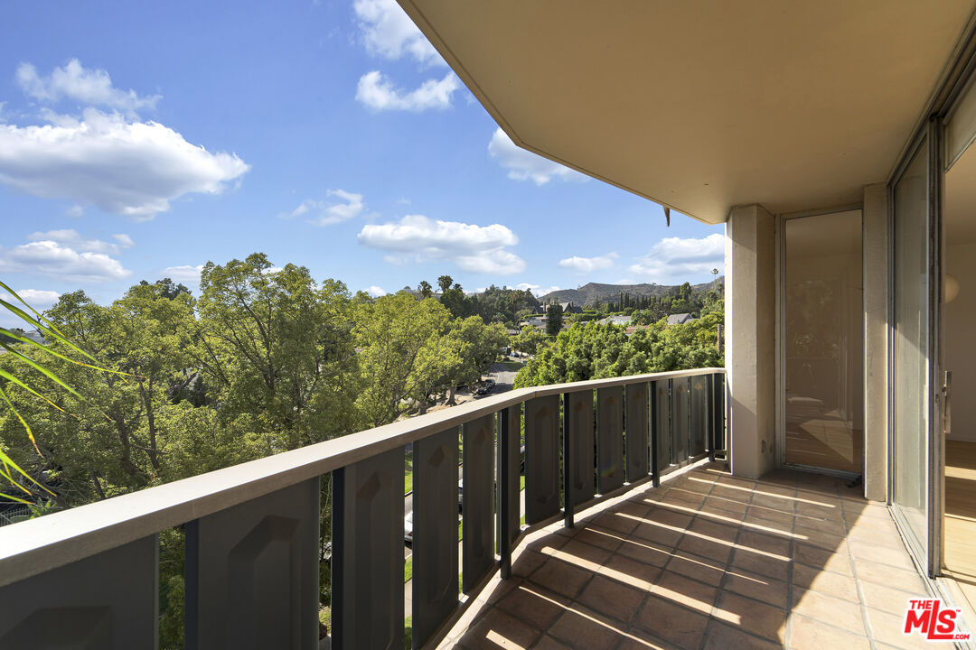 4455 Los Feliz Blvd Unit: 407