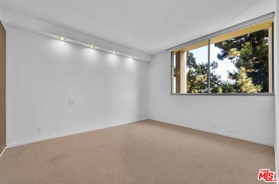 4455 Los Feliz Blvd Unit: 407