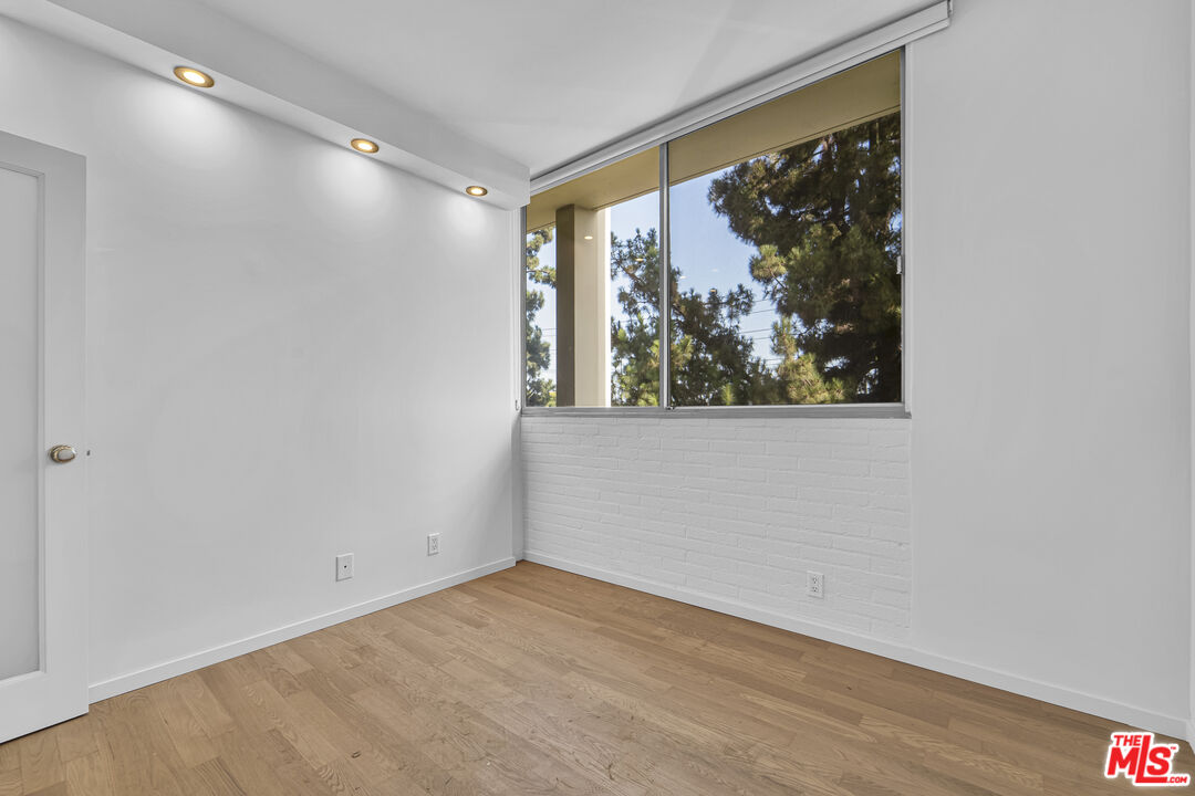4455 Los Feliz Blvd Unit: 407