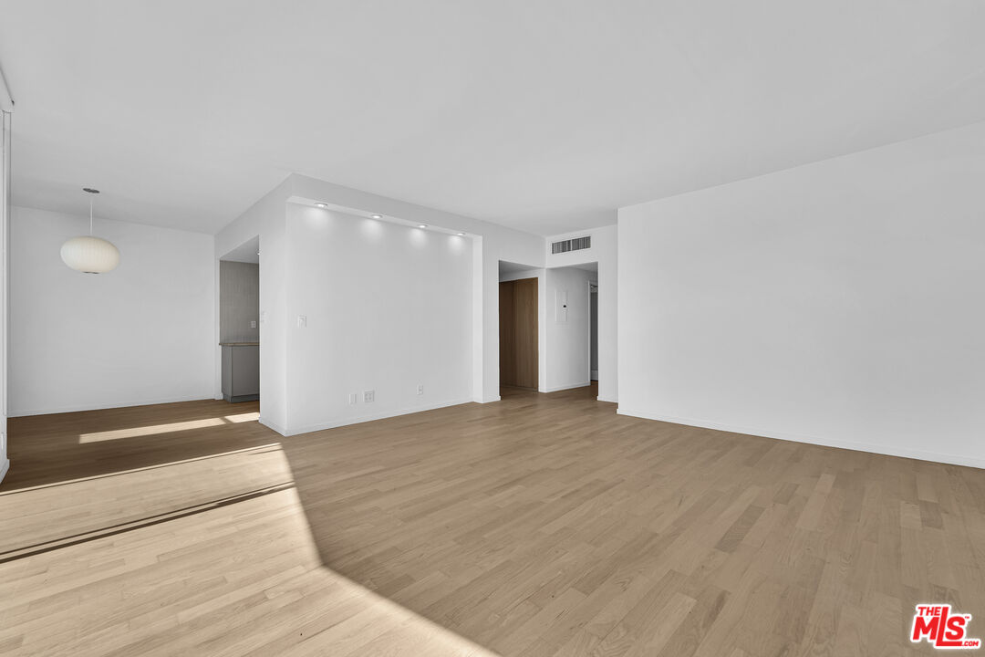 4455 Los Feliz Blvd Unit: 407