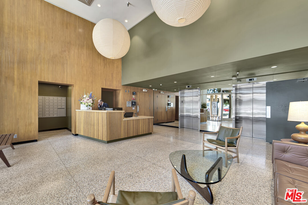 4455 Los Feliz Blvd Unit: 407