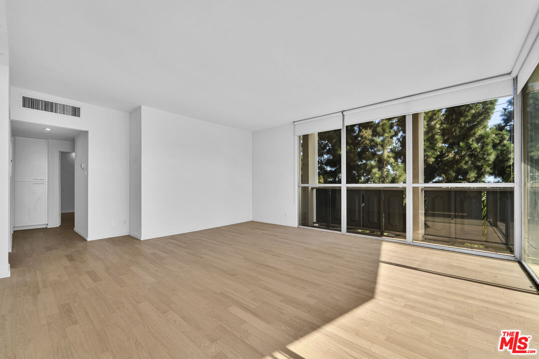 4455 Los Feliz Blvd Unit: 407