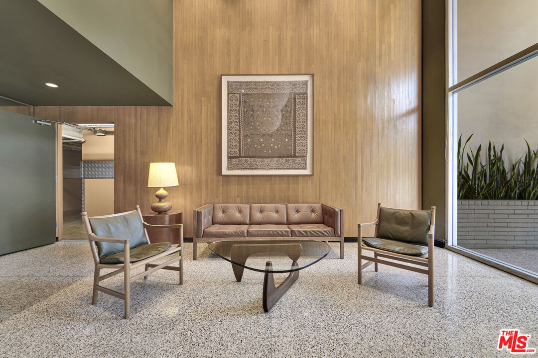 4455 Los Feliz Blvd Unit: 407