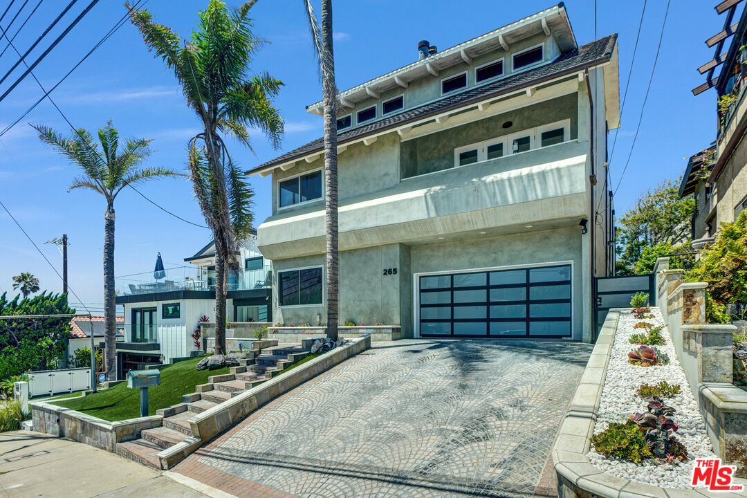 265 Redlands St