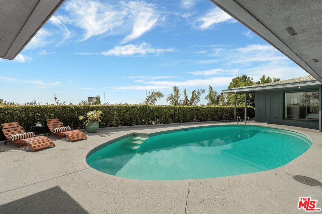 1492 Blue Jay Way