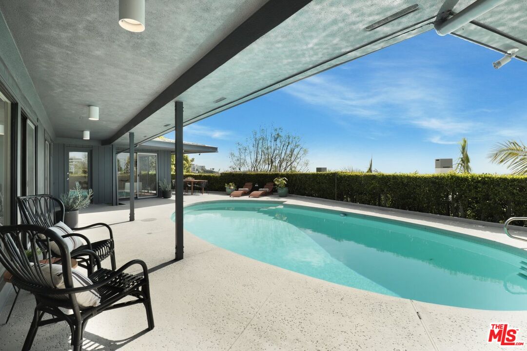 1492 Blue Jay Way