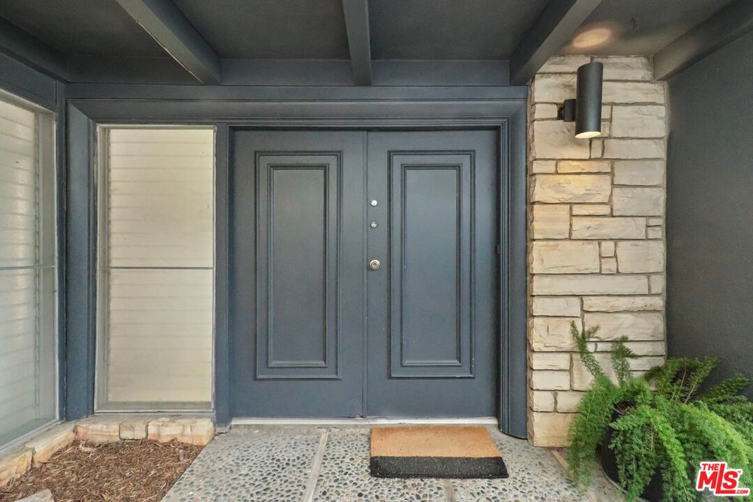 1492 Blue Jay Way