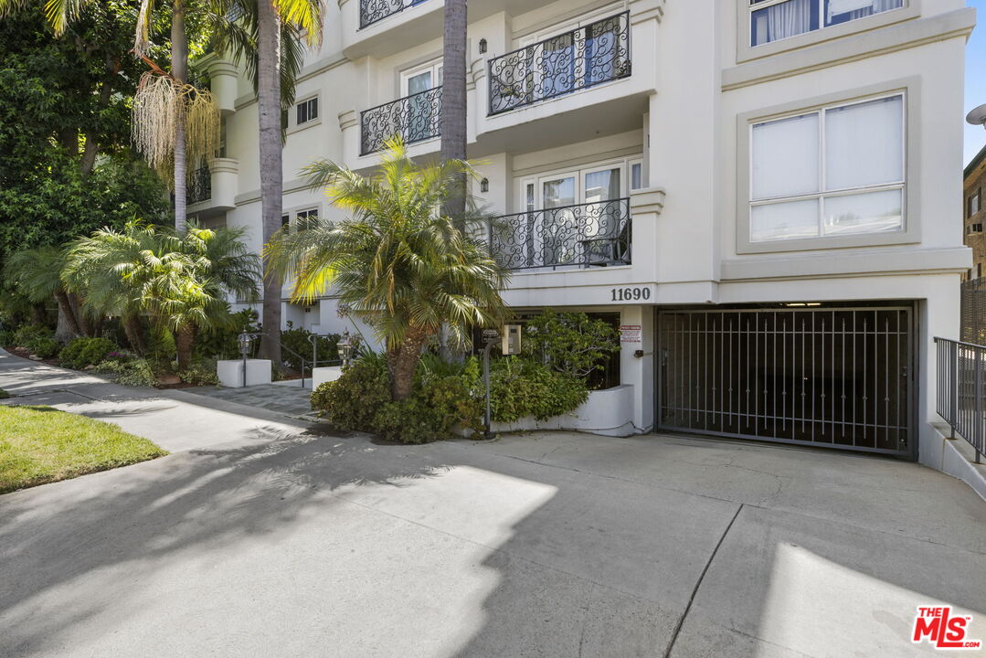 11690 Montana Ave Unit: 306