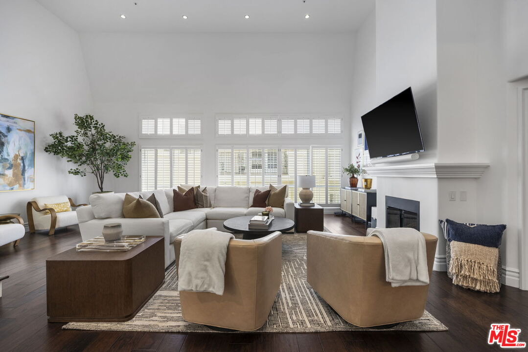 11690 Montana Ave Unit: 306