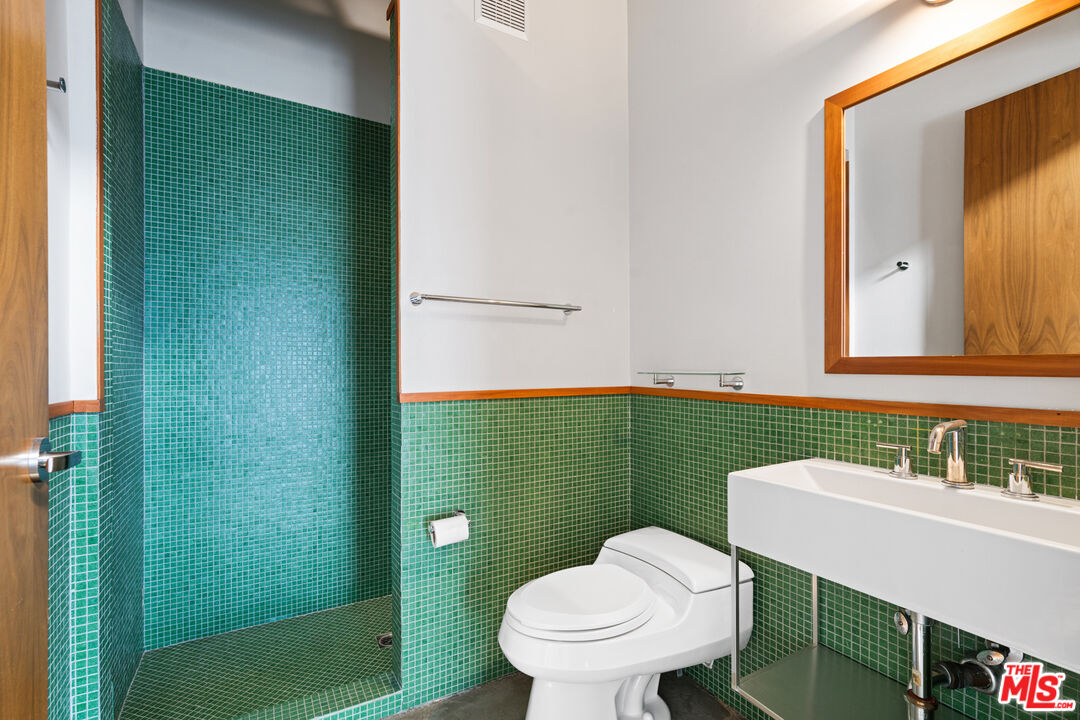 1534 17th ST Unit: 204