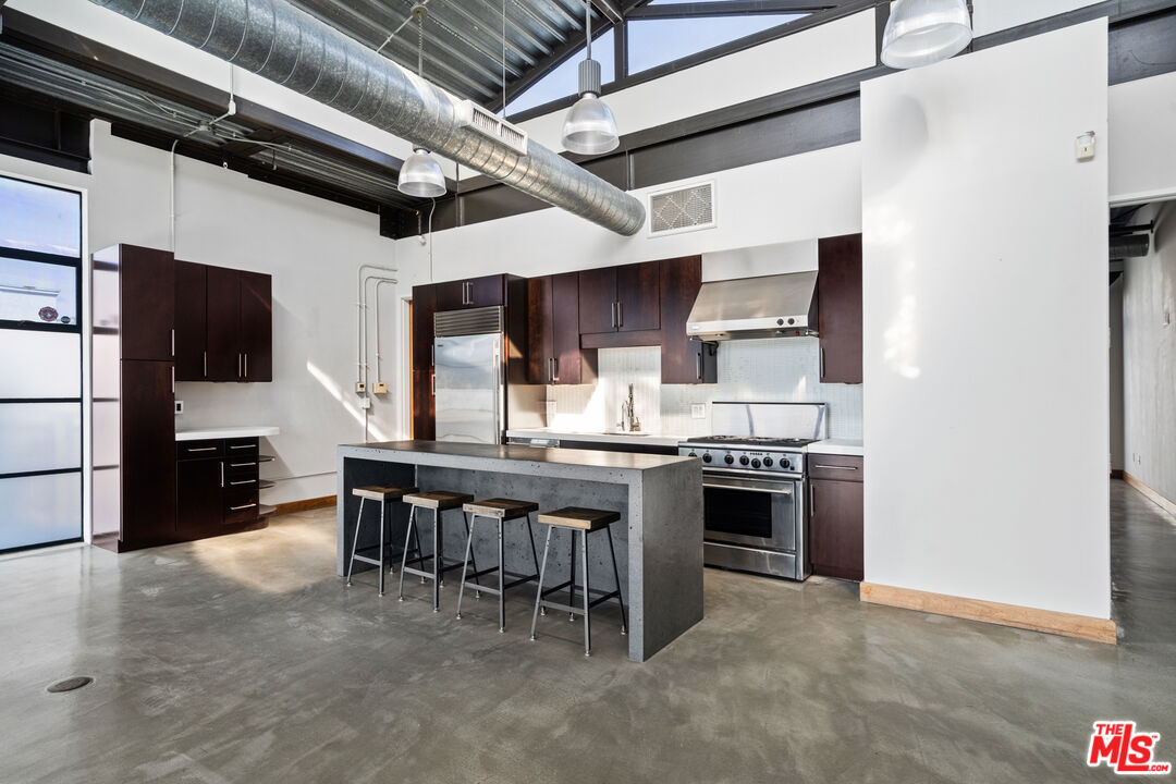 1534 17th ST Unit: 204