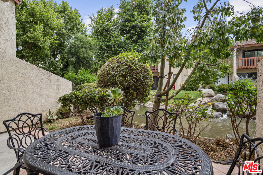 5720 Owensmouth Ave Unit: 152