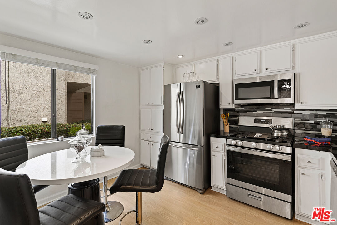 5720 Owensmouth Ave Unit: 152