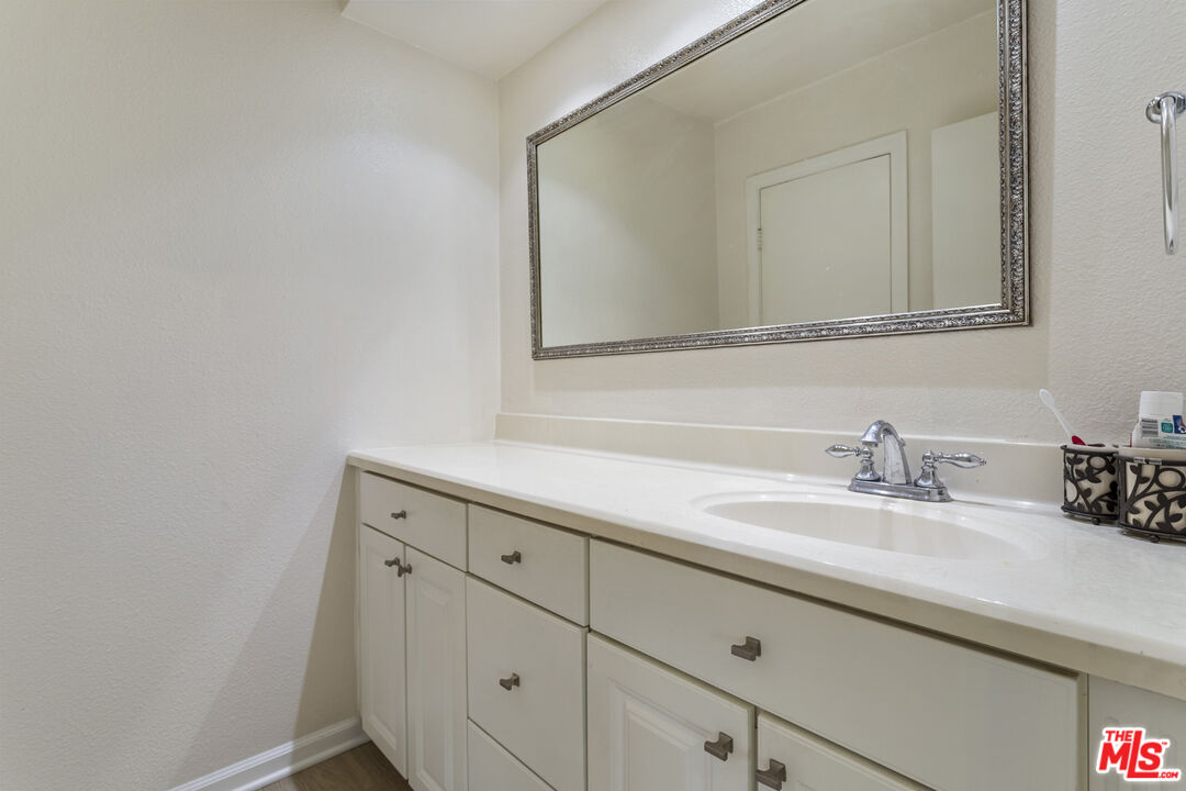 5720 Owensmouth Ave Unit: 152