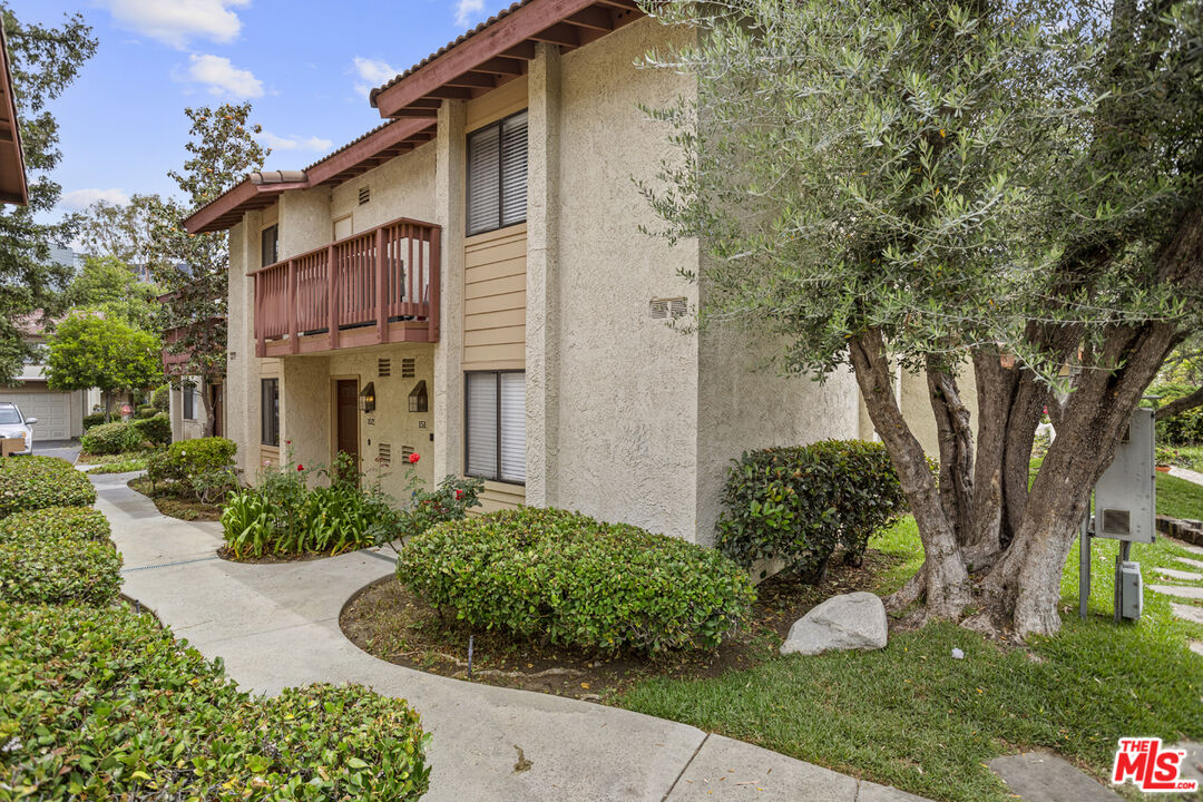 5720 Owensmouth Ave Unit: 152