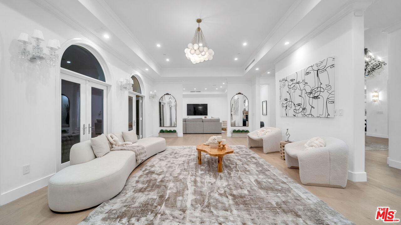 1447 San Ysidro Dr