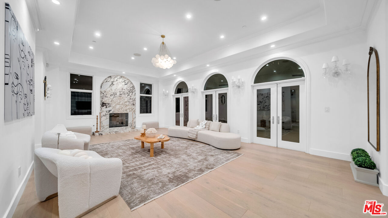 1447 San Ysidro Dr