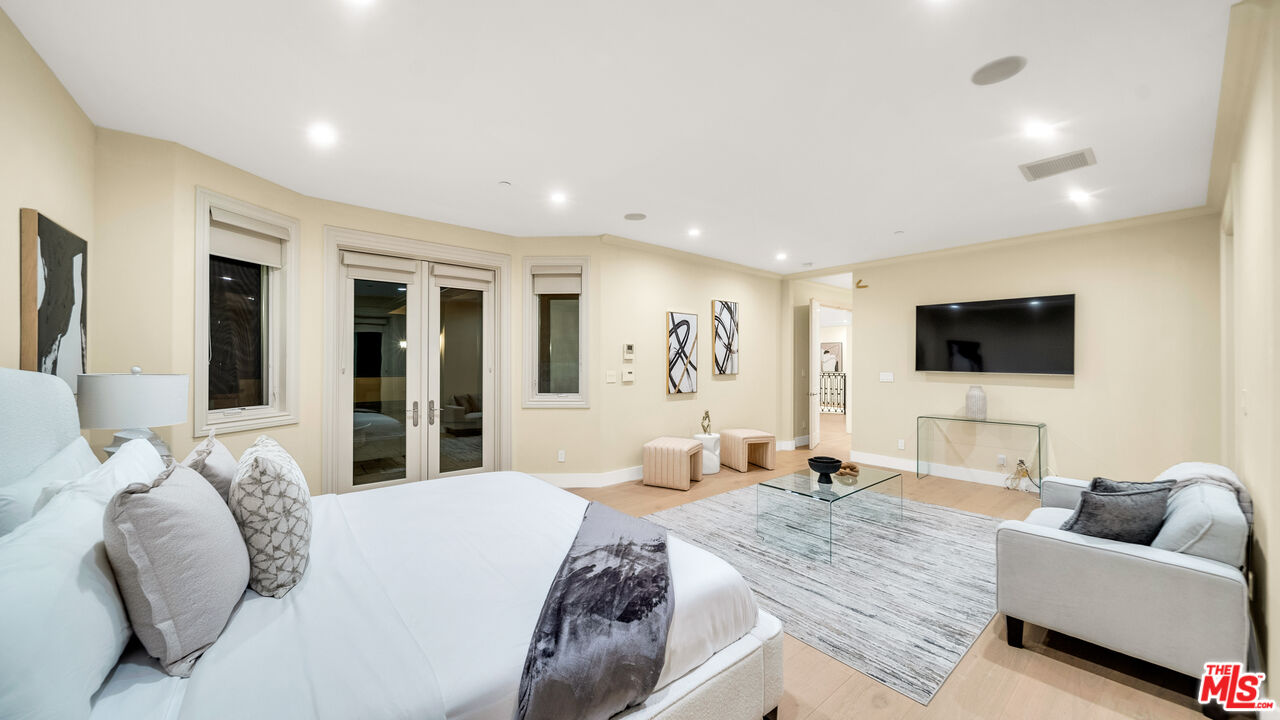 1447 San Ysidro Dr