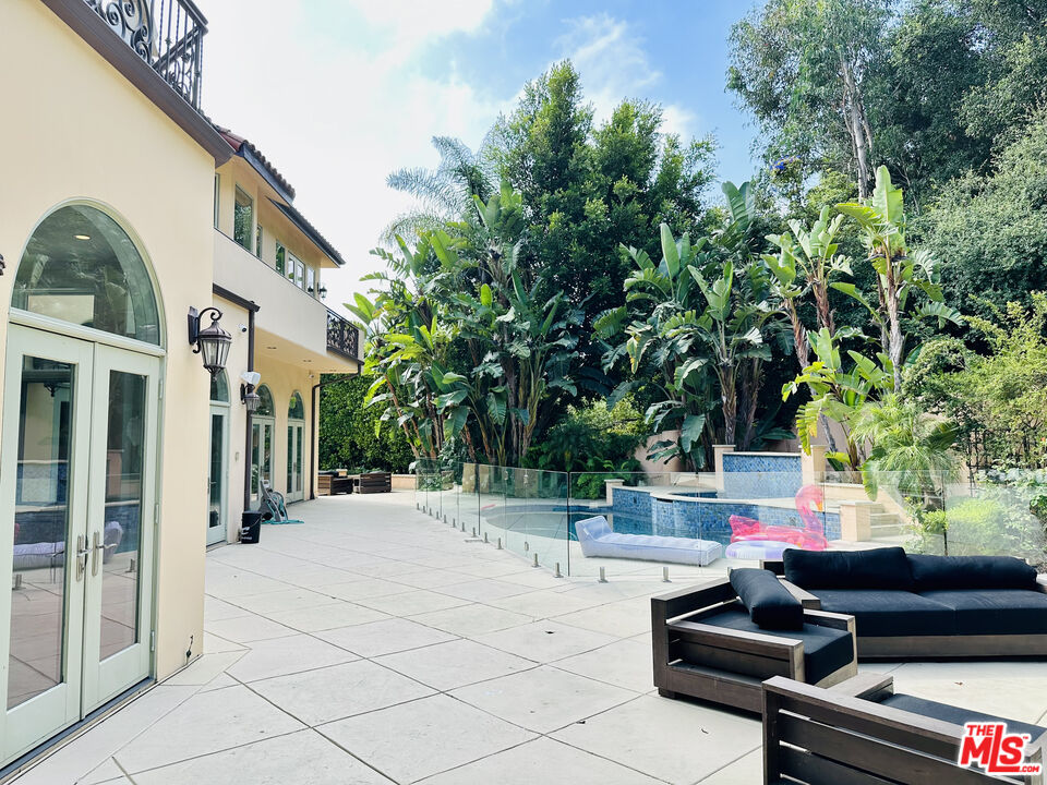 1447 San Ysidro Dr
