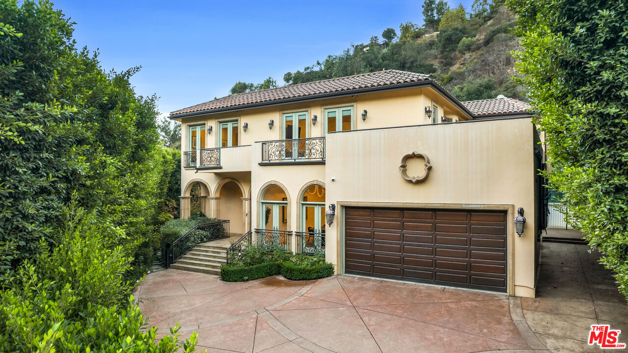 1447 San Ysidro Dr